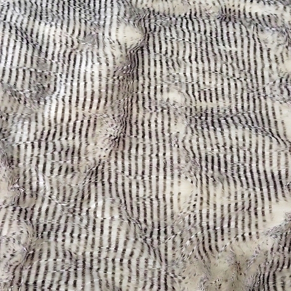 Faux Fur Throw - Picture 2 of 4